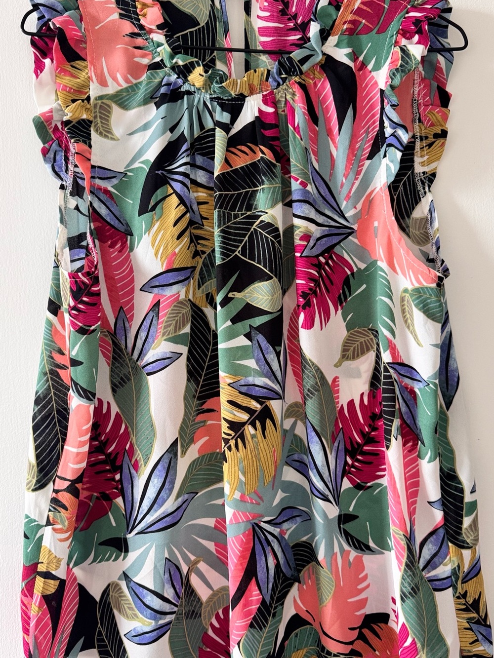 Spense Tropical Leaf Print Sleeveless Blouse in White, Pink, Green, Black